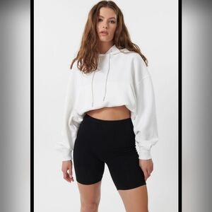 GARAGE Long Sleeve Meg Cropped Hoodie In White. Size XS.